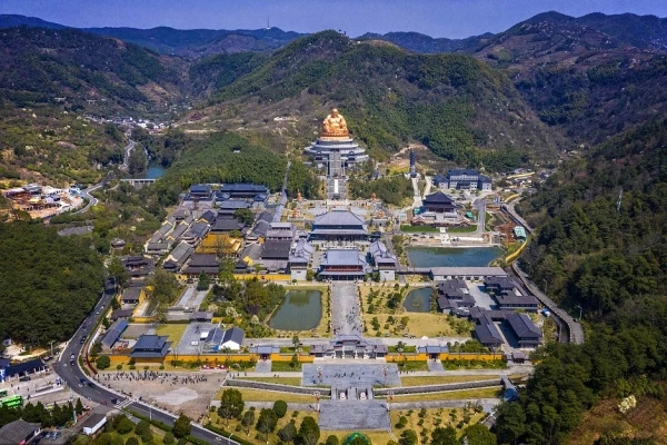 振動(dòng)篩篩分四溴雙酚A固體粉料使用現(xiàn)場(chǎng)